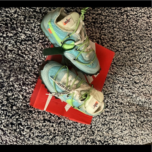 Women off white shoes - Picture 2 of 2